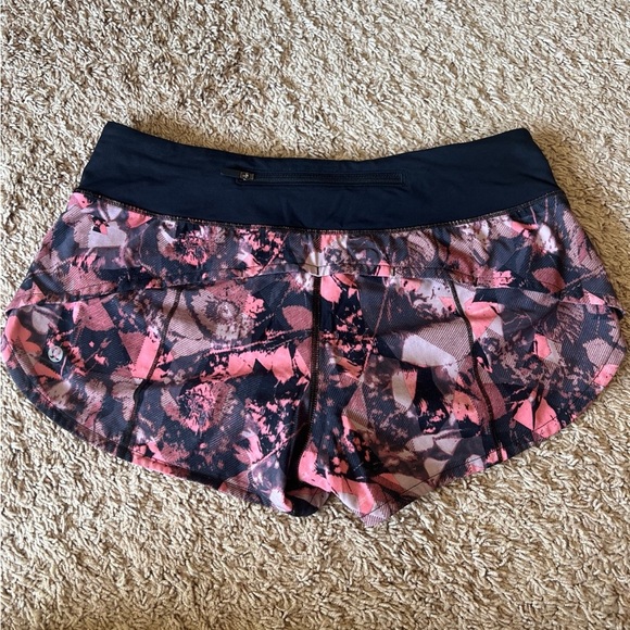 Lululemon Speed Up Shorts 2.5” Size 6 - Picture 3 of 6